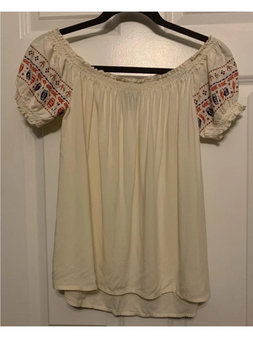 Her Universe Cream Off-Shoulder Embroidered Tunic Mandolorian / Grogu